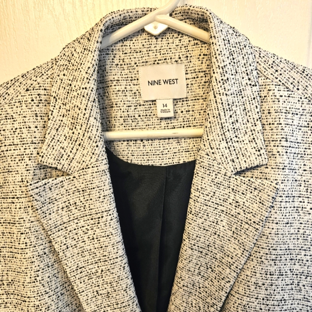 Nine West Black and White Blazer Size 14